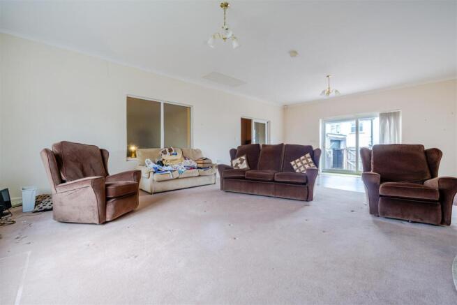 EXTENSION LOUNGE/DINER