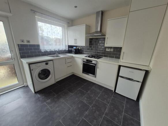 KITCHEN/DINING ROOM