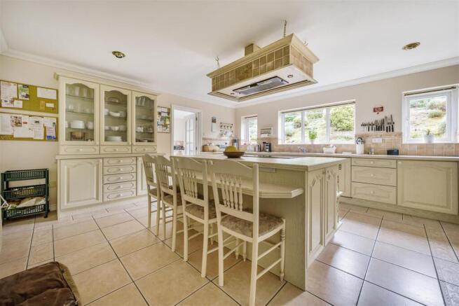 KITCHEN / DINING ROOM