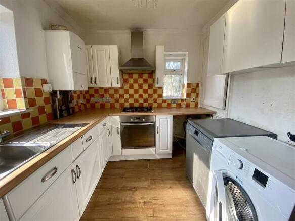 41 Otterburn Gardens Kitchen.jpg