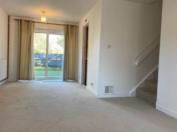 8 Crofters Close Lounge 2 New.jpg