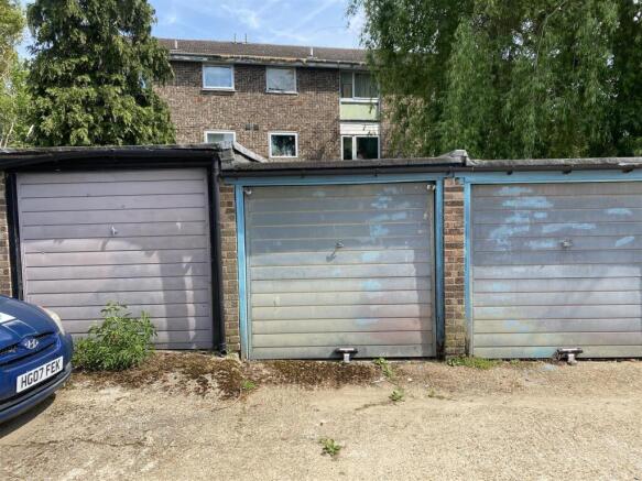 Garage Oakley Close 2.jpg