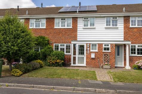 Hawkes Close, Hartley Wintney, RG27