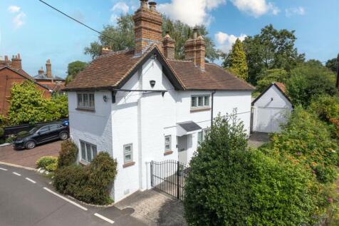 Cricket Green, Hartley Wintney, RG27