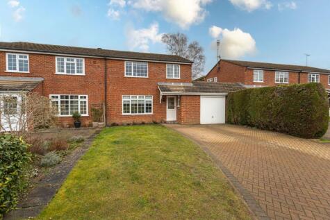 Paddock Court, Hartley Wintney, RG27