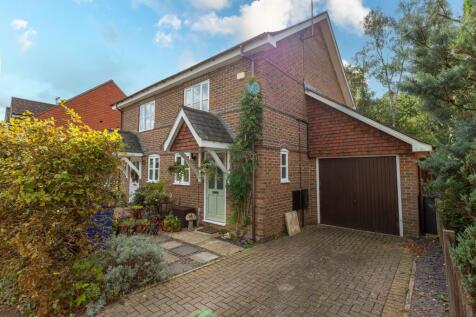 Beauclerk Green, Winchfield, RG27