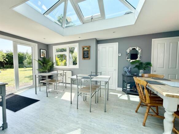 breakfast room
