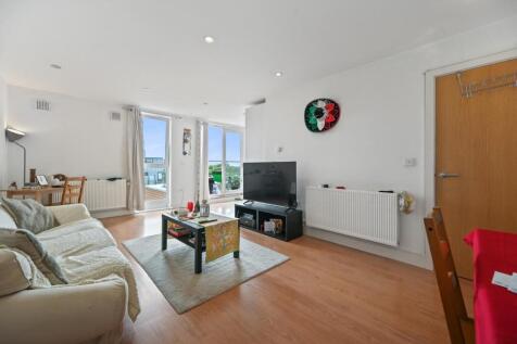 Pontes Avenue, Hounslow