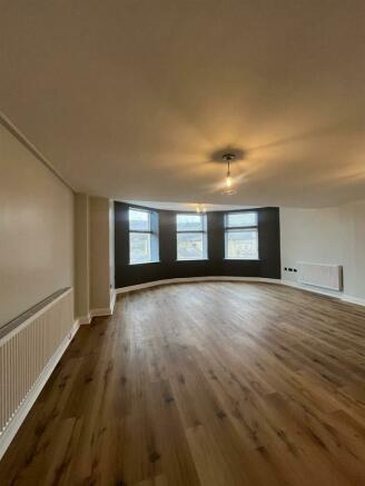 KITCHEN/LOUNGE/DINING ROOM