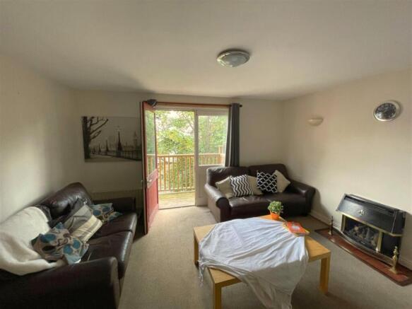 3 Moor End Lounge.jpg