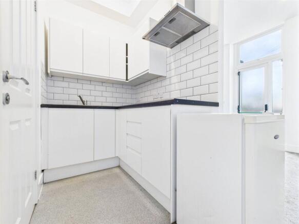 Studio Room: Kitchen