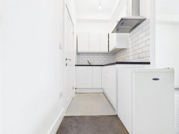 Studio Room: Kitchen