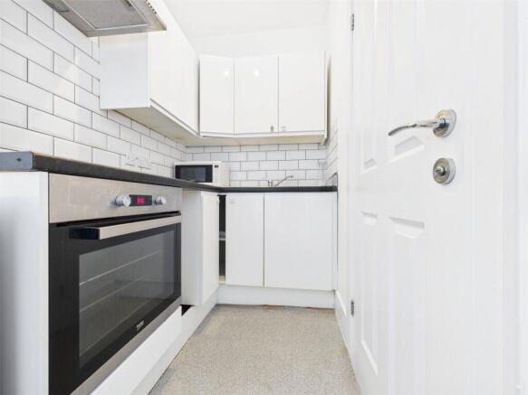 Studio Room: Kitchen