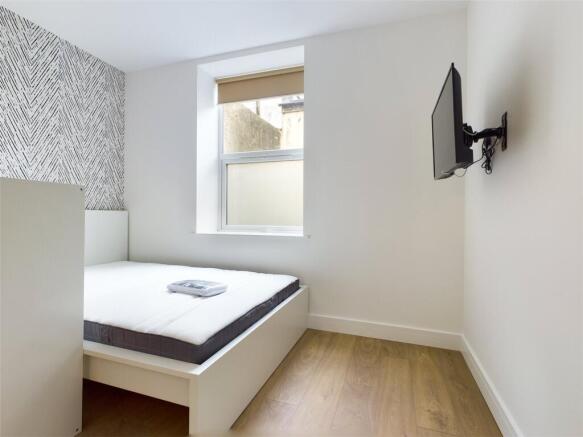 Bedroom-Room-To-Rent