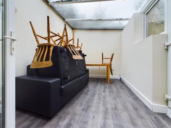 Outside-Room-To-Rent