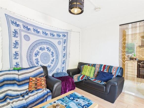 Lounge-House-To-Rent