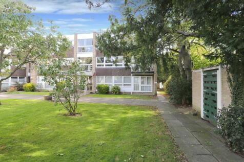Foxgrove, Southgate, N14 7EA