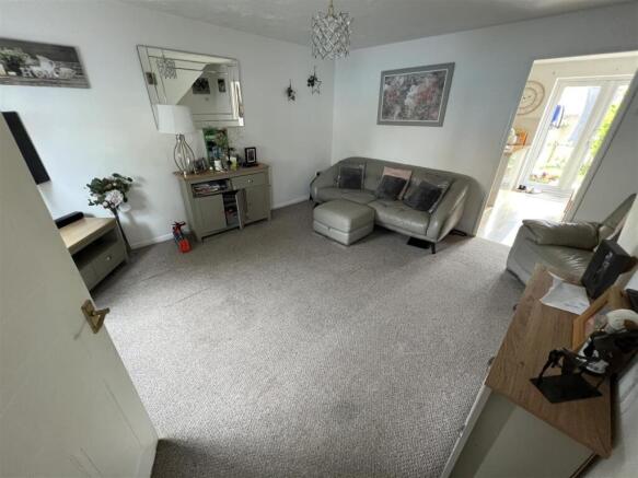 LIVING ROOM.jpg