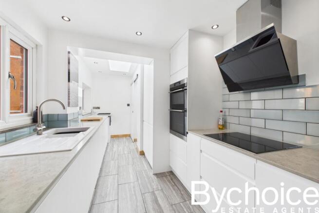 CAM05454G0-PR0022-STILL004