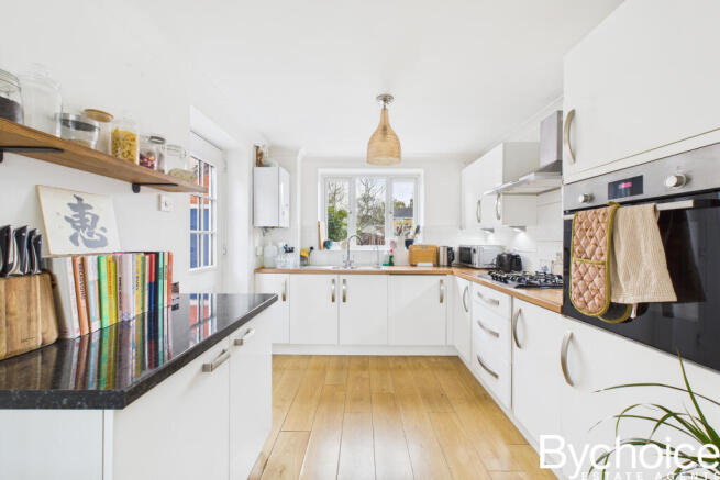 CAM05454G0-PR0077-STILL001