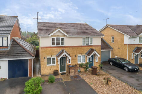 Westbury Gardens, Farnham, GU9