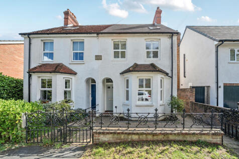 Alma Way, Farnham, GU9