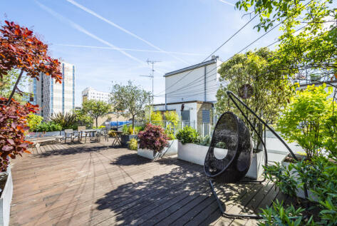 Gowers Walk, London, E1