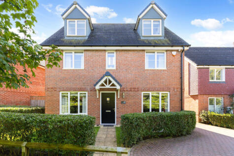 Lowsley Farm Drive, Liphook, GU30