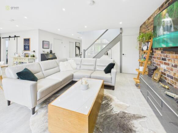 cam04425g0pr0339still007