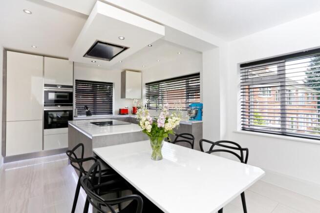 33 Bromet Close F...