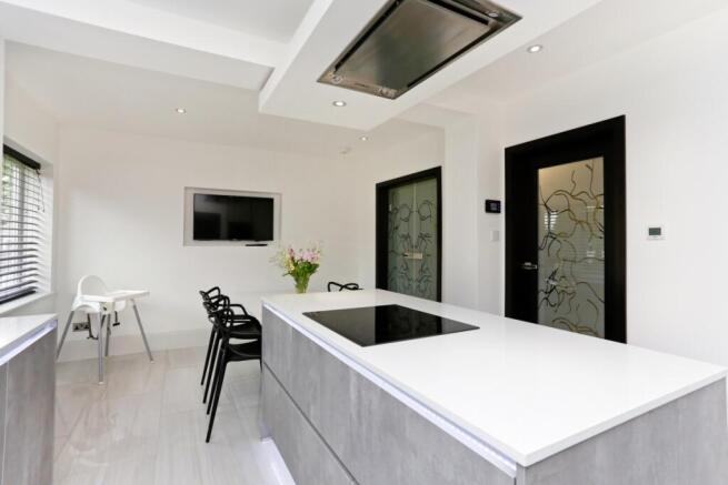 33 Bromet Close F...