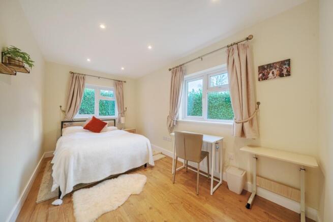 1384195-7-6925e2d...