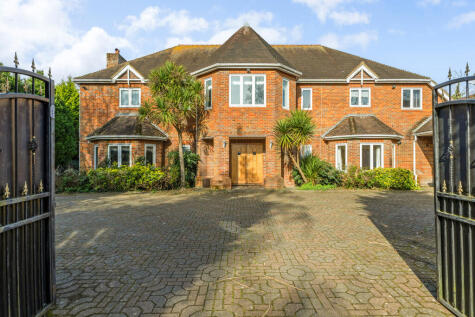 Hollycombe, Englefield Green, TW20