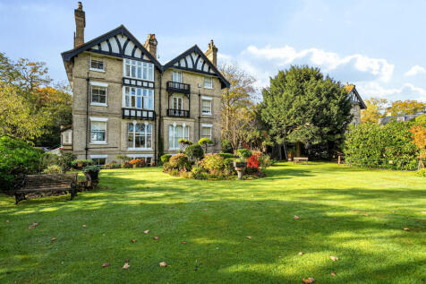 Coopers Hill Lane, Englefield Green, TW20