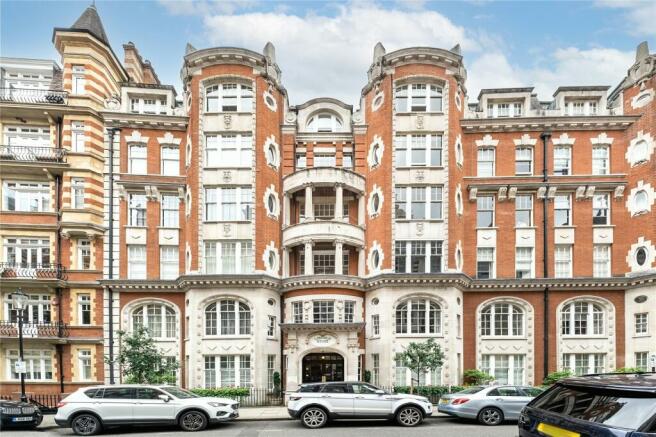 2 bedroom flat for sale in Basil Street London SW3