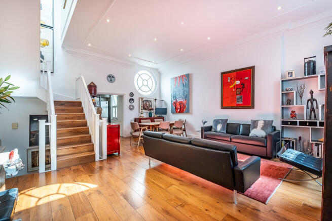 Reception Room with 3.5m ceilings