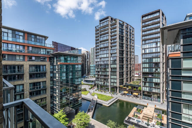Stunning Canal Views