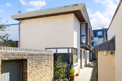 Elmgrove Mews, Weybridge, KT13