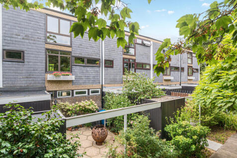 Edinburgh Gardens, Windsor, SL4