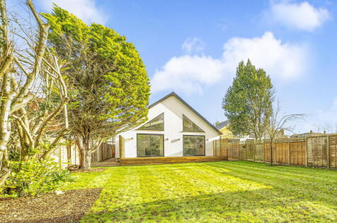 Surrey Gardens, Effingham Junction