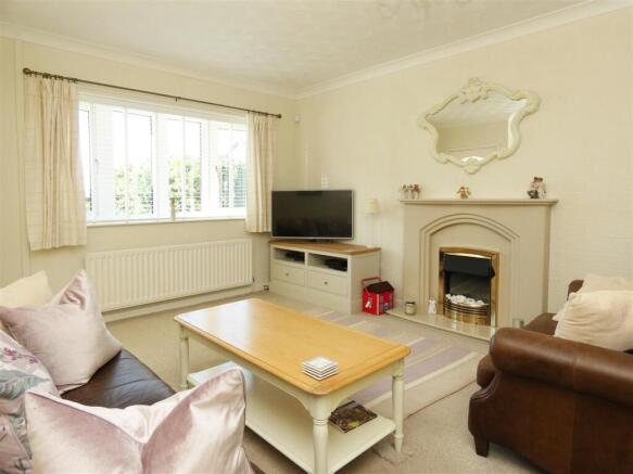 Lounge/Dining Room