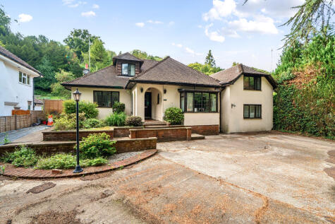 Harestone Valley Road, Caterham, CR3