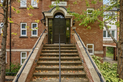 Harestone Valley Road, Caterham, CR3