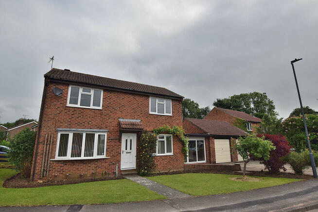 3 Bedroom Detached House For Sale In Honeypot Road Brompton On Swale