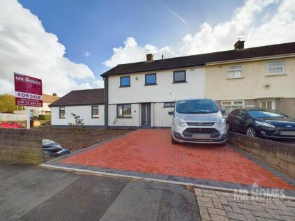 Caerau - 4 bedroom end of terrace house for sale