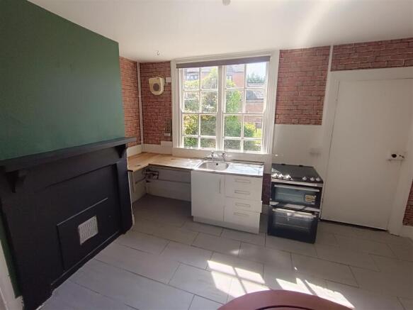 Kitchen (1).jpg