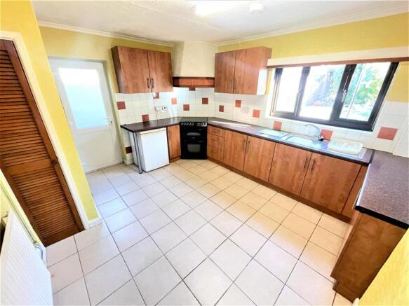 99 Pytchley Kitchen (1) .JPG