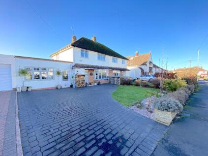 28 Queens Gardens, Codsall WV8 2EP