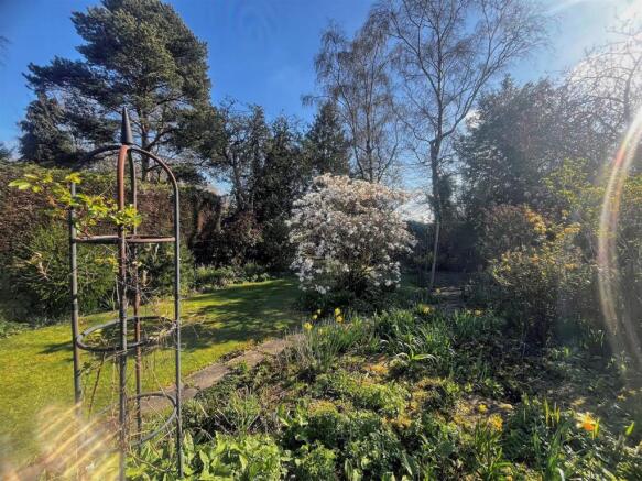 23 Churchill Avenue 2_lzn.jpg