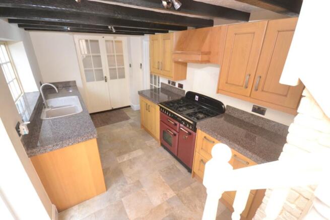 FITTED KITCHEN